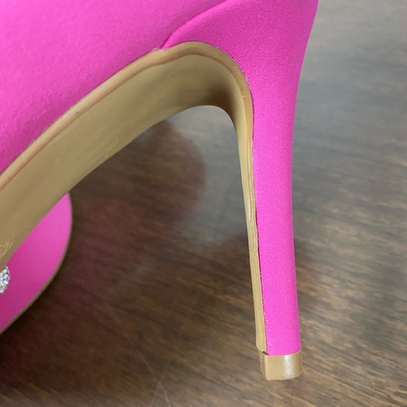 BCBG generation Pink Rhinestone Bow heels - Picture 3 of 4